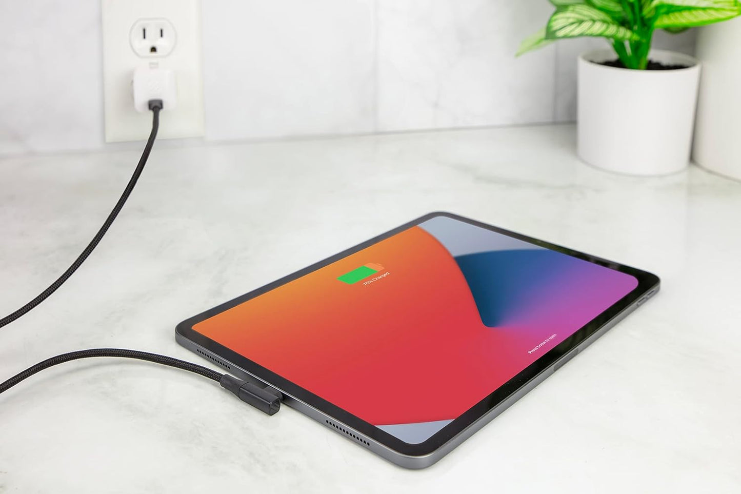 Scosche Strikeline RA USB-C to Right-Angle USB-C Braided Cable Black/Space Gray